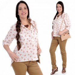 Blusa escote V con florcitas, larga con bolsillo.